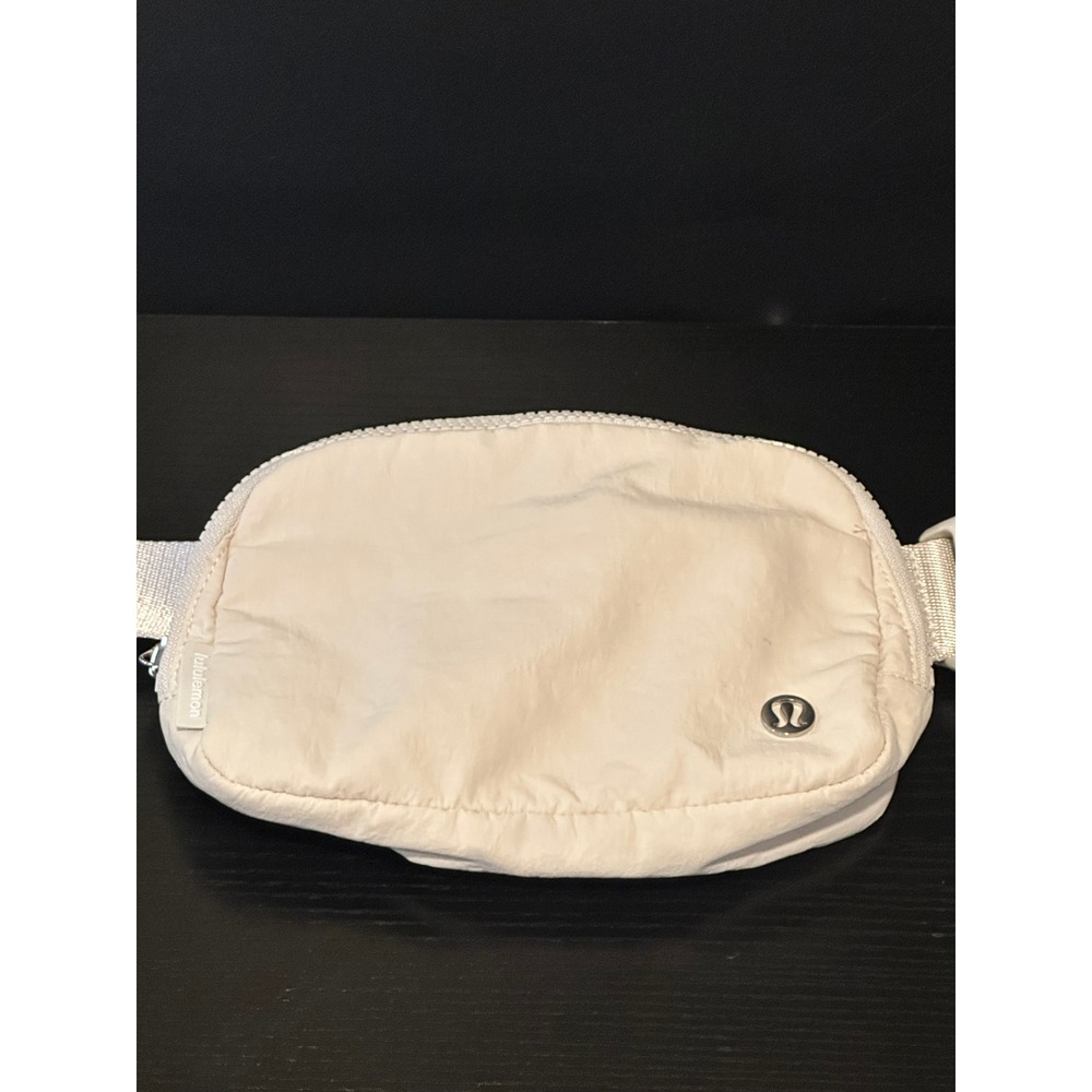 Lululemon Everywhere Belt Bag 1L White Opal Cream Crinkle Waist Pack Bag - Picture 2 of 5